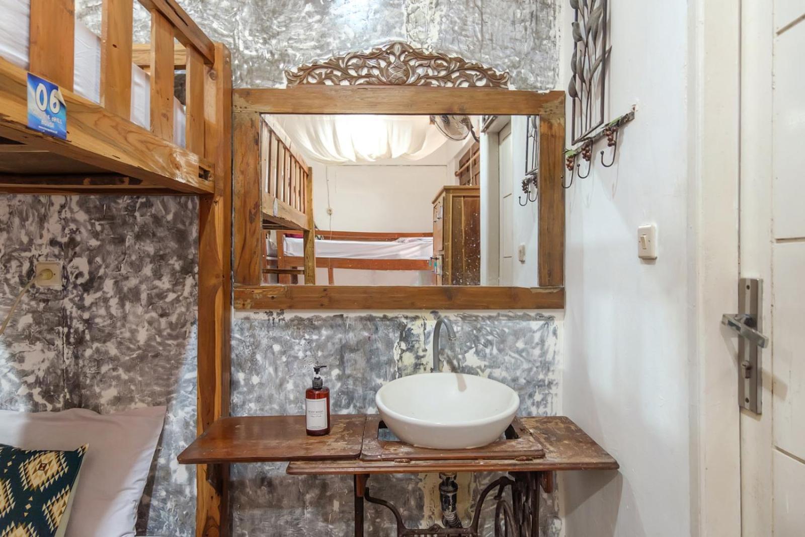 Twospaces Living At Wave And Chill House, Canggu Zewnętrze zdjęcie